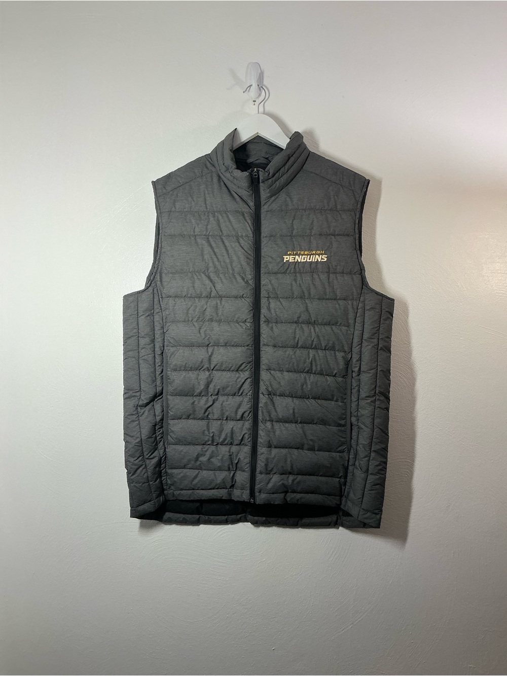 NHL Men's Gray Quilted Pittsburgh Penguins Puffer Vest Size Medium